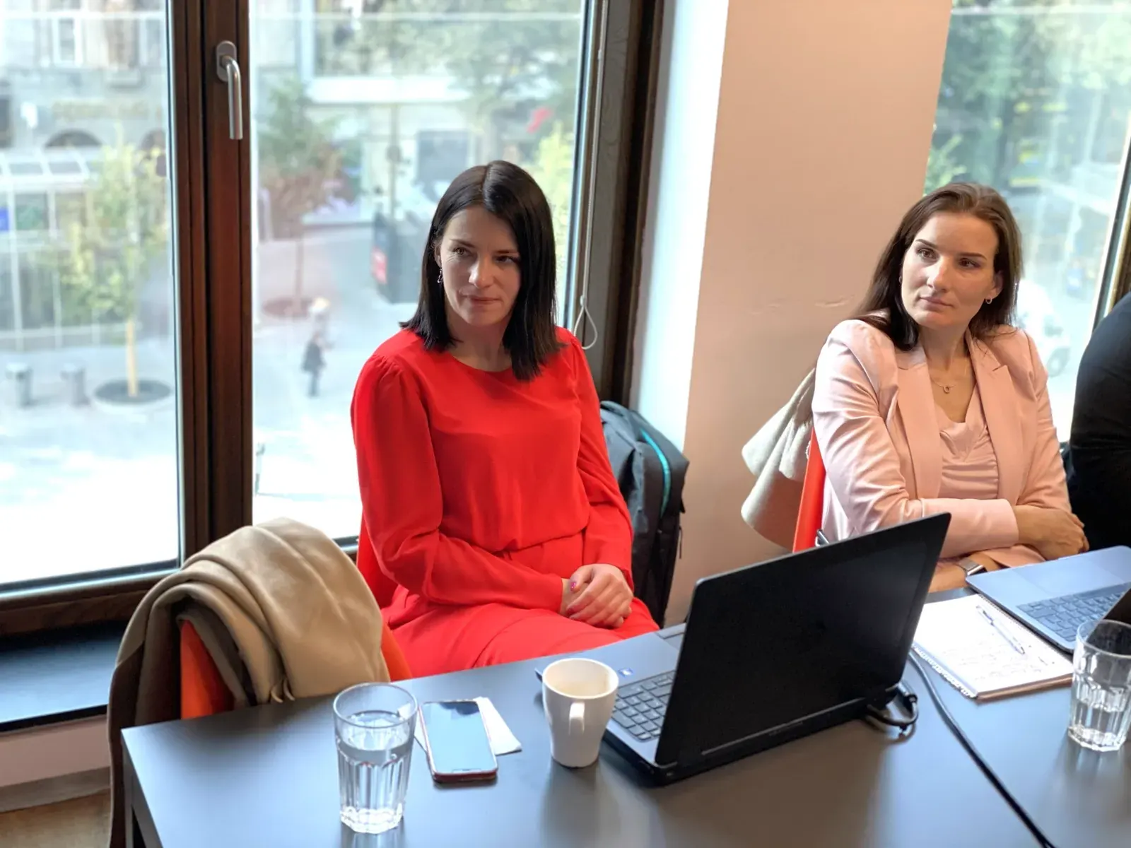 Konzultantka Human Capital diskutuje s účastnicí Academy o firemním náboru